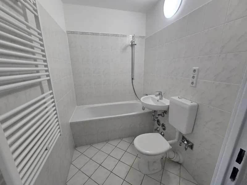 Erstbezug nach Modernisierung. 3 Zimmerwohnung in Hellersdorf. — photo 1